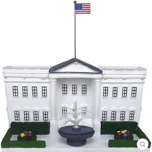 White House Holiday Decor with Flag‎